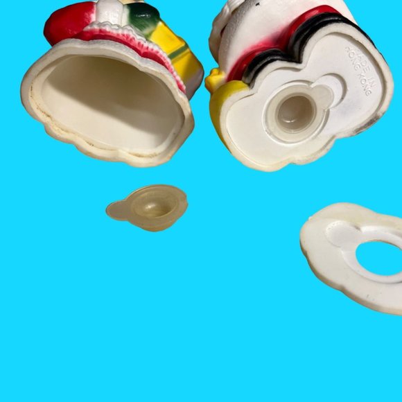 Santa and Mrs Claus Salt and Pepper Shaker Set - Picture 10 of 12